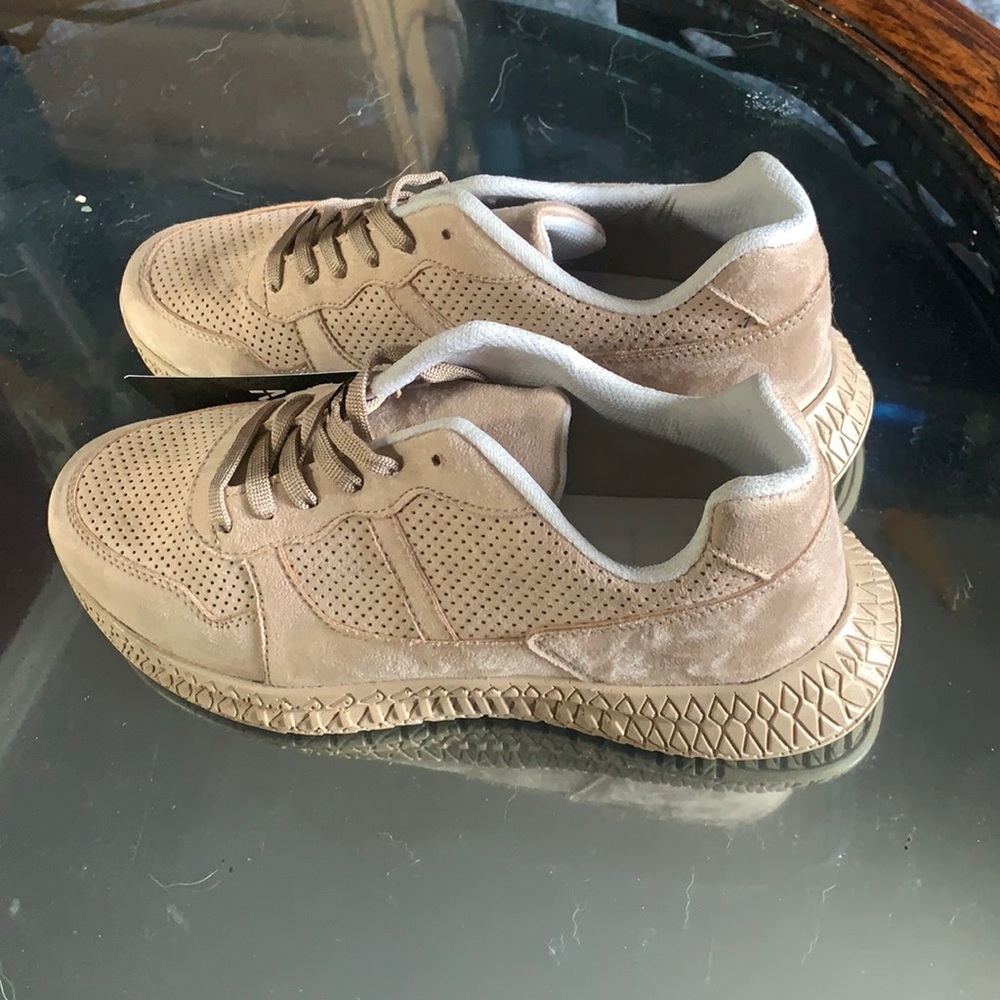 Men’s running shoes